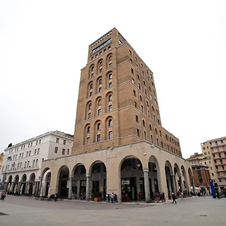 Vittoria Tre Piazze Apartment *